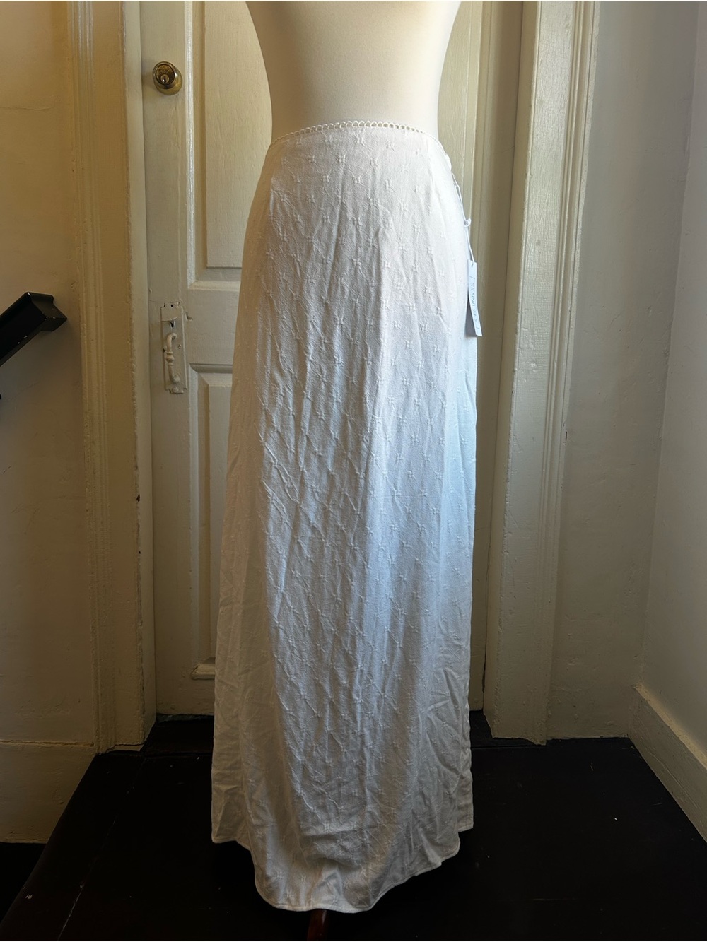 NWT Sienna Sky Summer White Textured Embroidered Bridal BOHO Maxi Skirt Large